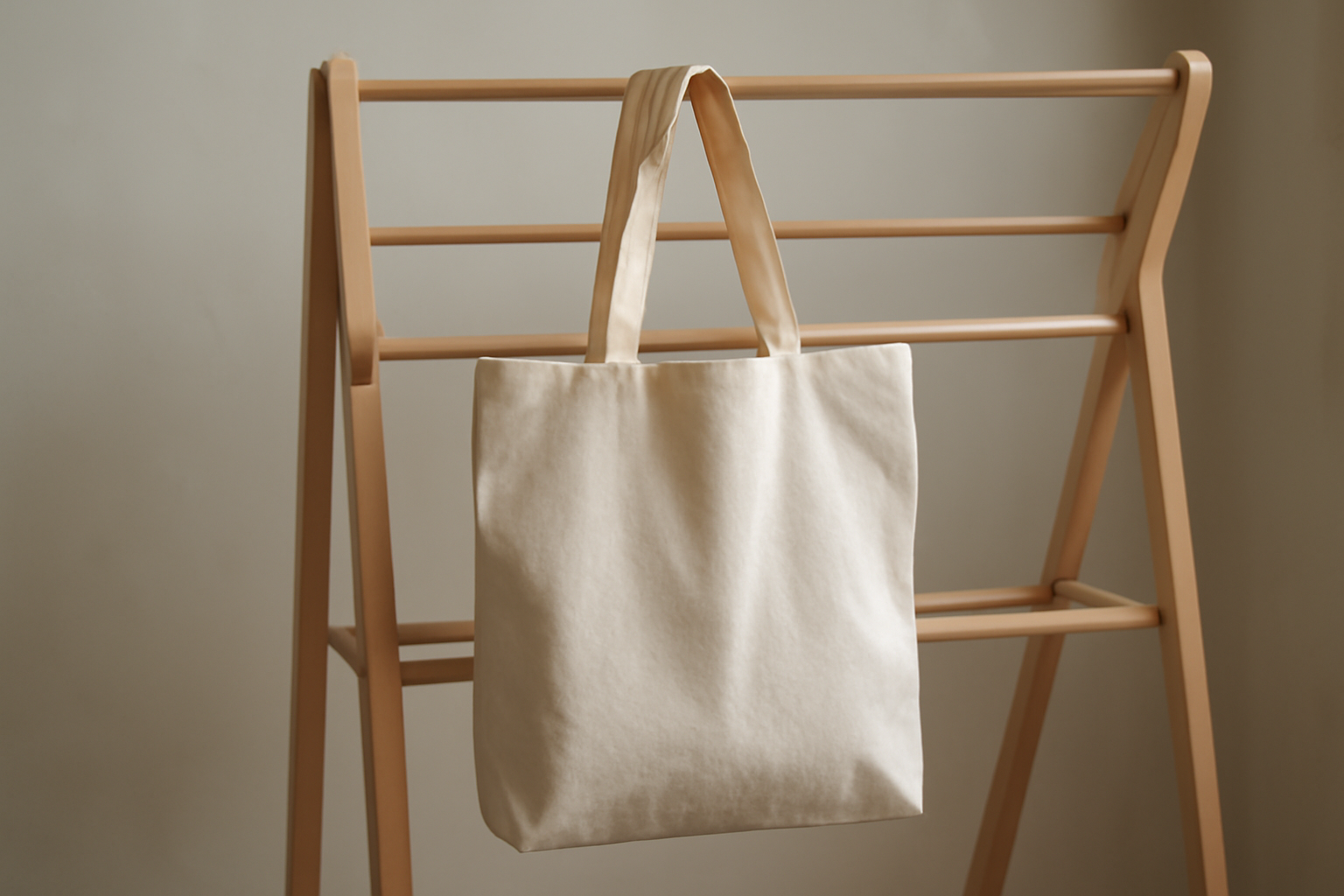 sac en toile posé sur étendoir