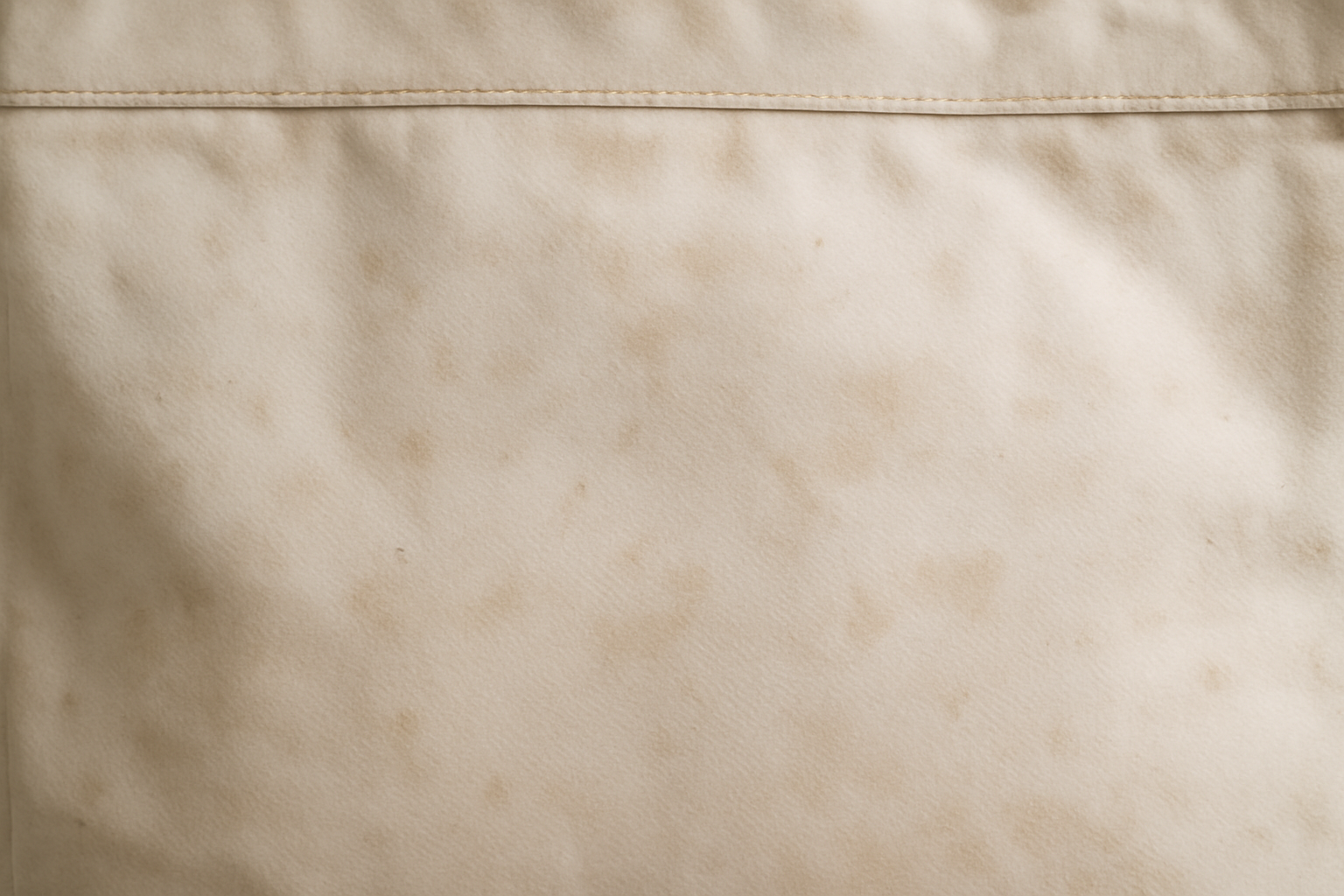 doublure de sac avec taches légères